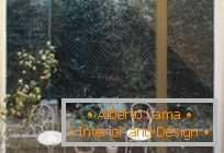 Внатрешноста на минималистичка куќа со градина во Јапонија