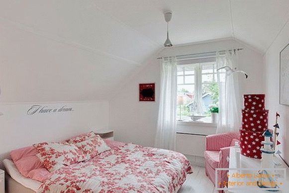 Спална соба во романтичен стил