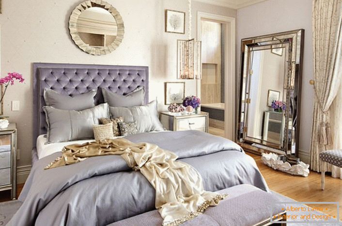 Стилскиот дизајн на помпезната спална соба во стилот на Арт Нову. Иако овој опсег не е карактеристичен за стил, ентериерот изгледа елегантно и ефективно. 