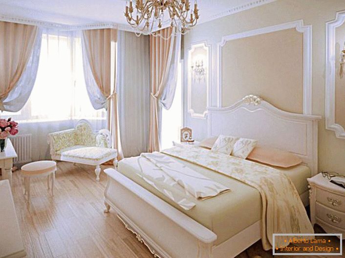 Спалната соба во модерен стил во бои од праска е вистинскиот избор за семеен гнездо.