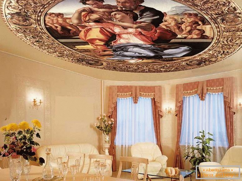 Ексклузивни се протегаат тавани направени според редот на влијателен бизнисмен во Москва.