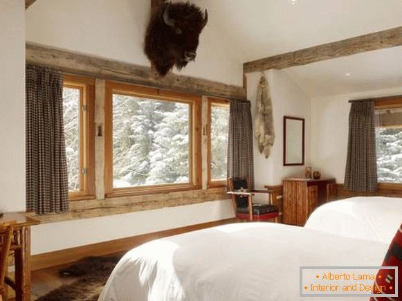 Дрвени прозорци во спалната соба во скандинавски стил