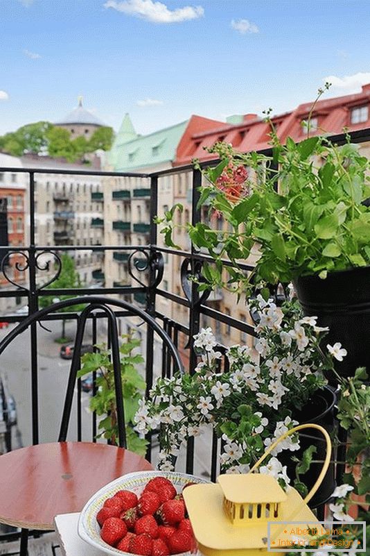 Убава веранда на мал балкон