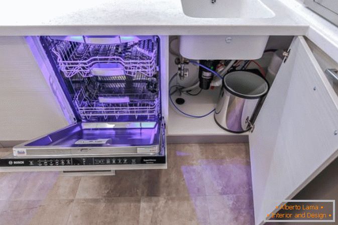 Модерна вградена машина за миење садови