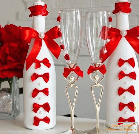 Декор на шише шампањ за свадба со панделки и монистра