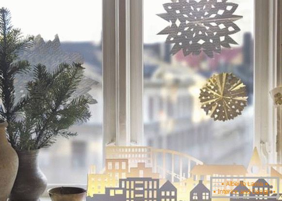 Како да ги декорирате прозорците за Нова Година 2017 со хартија