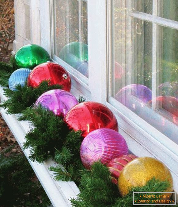 Како да декорирате прозорец со свои раце - Новогодишен декор на фотографијата