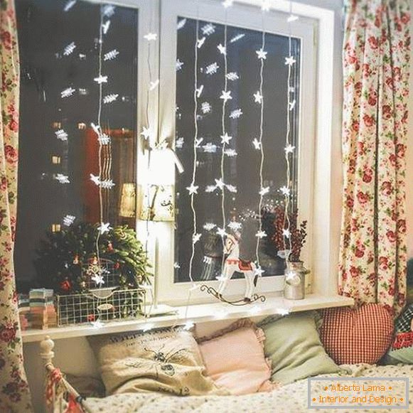 Прозорец декорација за Нова Година со LED светла