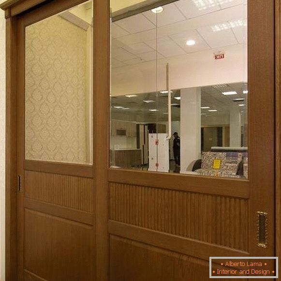 Дрвени врати за вграден гардероба со огледало