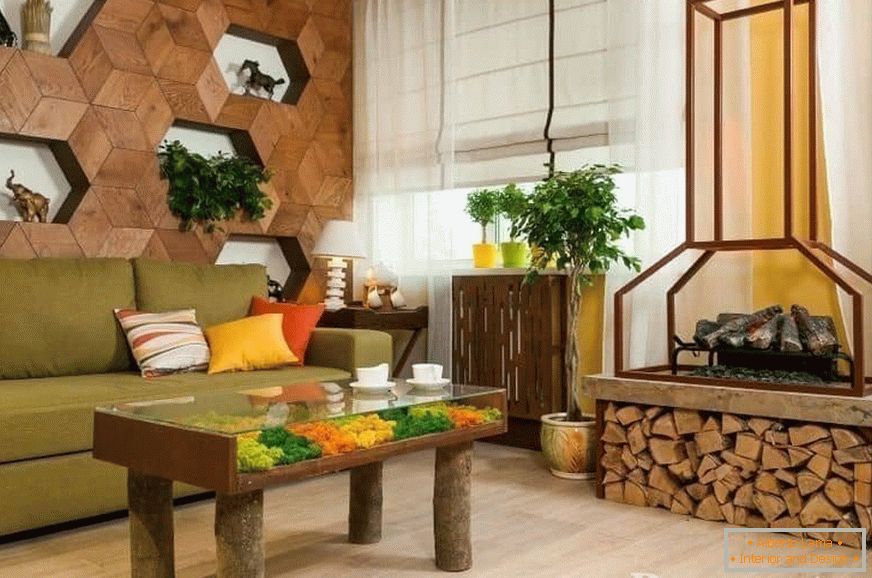 Дневна соба во еко-стил со камин и drovnitsey