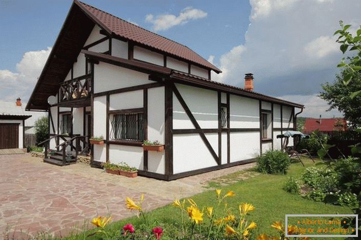 Мала куќа во скандинавски стил привлекува погледи со својата убавина и рустикален шик.