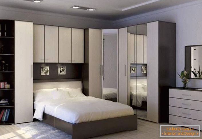Модуларниот мебел за спална соба поволно комбинира функционалност и атрактивен изглед.