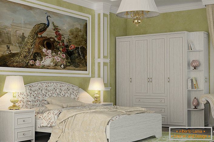Стилски бел пакет дизајниран за спална соба во стилот на земјата. Извонредна карактеристика на ентериерот е голема слика.