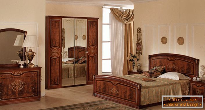 Модуларен мебел за класична спална соба е истиот колку што е можно поправилно. 