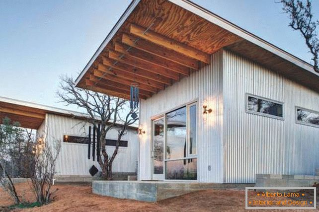 Мала евтина дрвена куќа во САД
