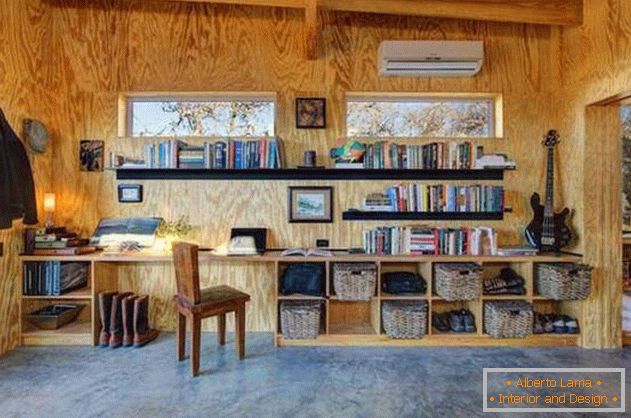 Мала евтина дрвена куќа во САД: «деловая» зона