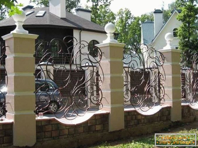 ворота и огради за приватна куќа фото