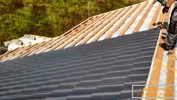 Како да направите покрив од метал