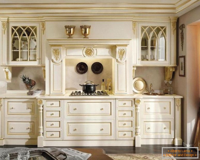 класично-бело-златно-дрво-гардероба за кујна дизајн завеса-стакло-прозорец-агол осветлување-над-шпоретот-како-добро кафеава-цветен-тепих-на-темни дрвени кат-jpg