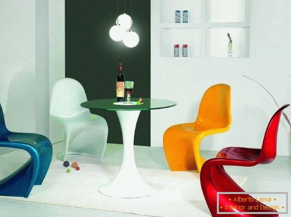 Разноцветни сјајни столици Пантон