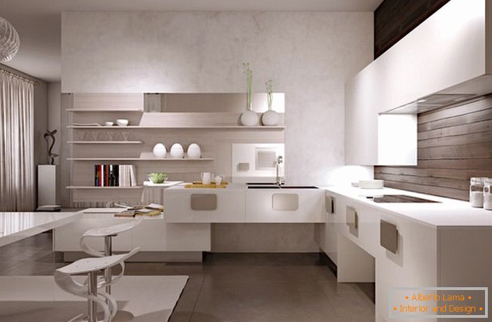 Минималистичкиот ентериер на кујната во бела боја е хармонично комбиниран со дрвениот ѕиден украс над работната површина.