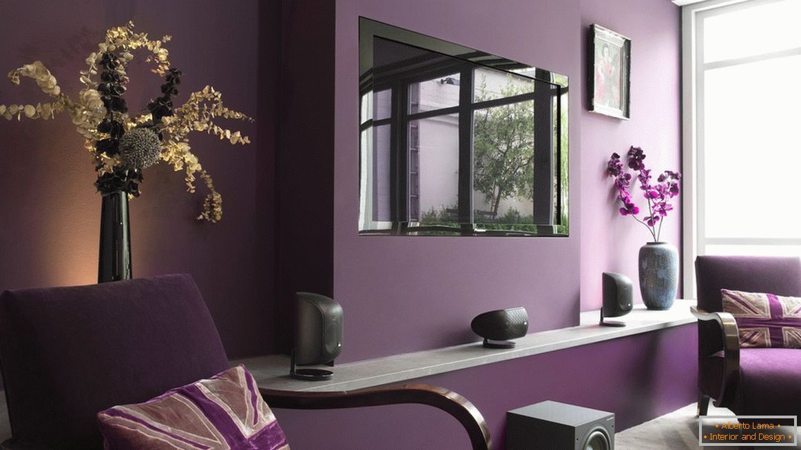 Виолетова мебел во тонот на ентериерот