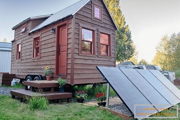 Една мала куќа со соларни панели