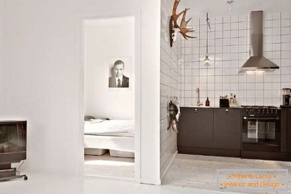 Кујнски внатрешен дизајн во мали студиски апартмани - црно-бело слика