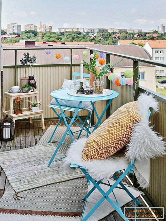 Стилски мебел и декор за балкон