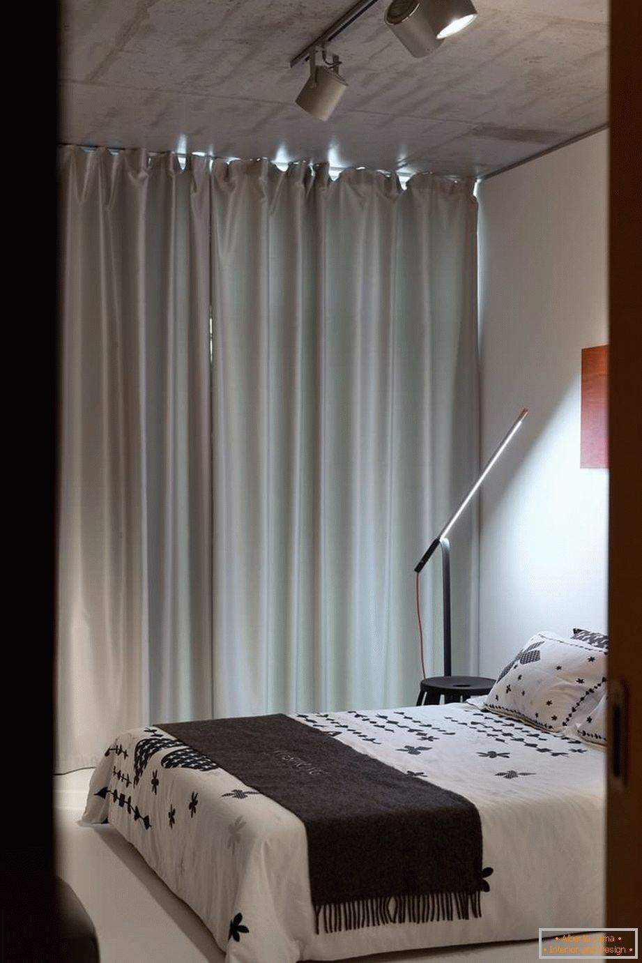 Спална соба на мал еднособен стан во Киев