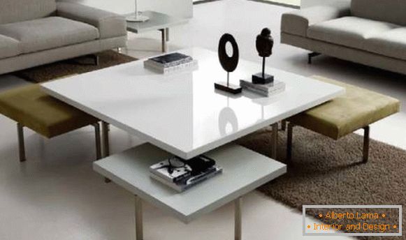 Комплет мебел: маса и столчиња
