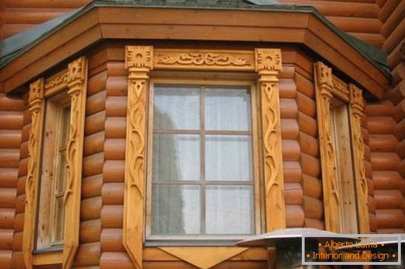 Исечени плочи за прозорци во дрвена куќа, фото 14