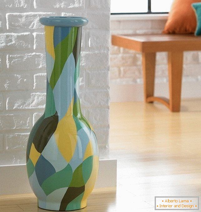 Стаклена вазна од разни бои