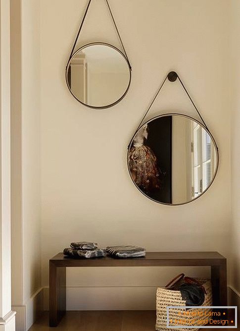 Тркалезни огледала во ходникот - фото дизајн во модерен стил