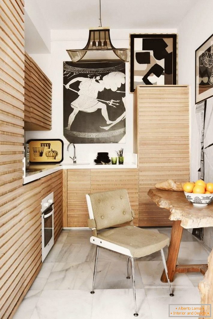прекрасен дрвен кујнски сет-во-мал кујна-простор-заедно-со-дрво-јадење-маса-и-ретро-стол-исто така-убава-украс-декорација