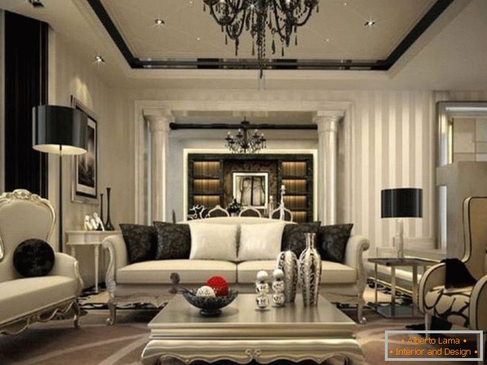Извонреден ентериер за дневната соба е обмислен во неокласичен стил. Црните елементи на декорација и декорација се видливи во позадина на избледени сиви нијанси.
