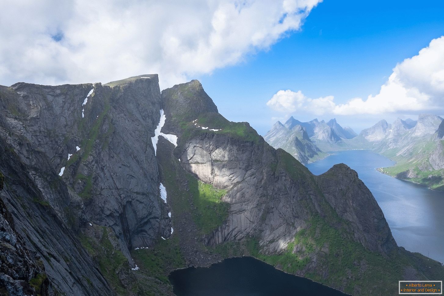 Незаборавно поглед од поглед на птичја перспектива на планините Норвешка