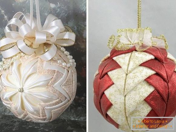 Божиќ топки со свои раце направени од сјајна ткаенина и сатен ленти