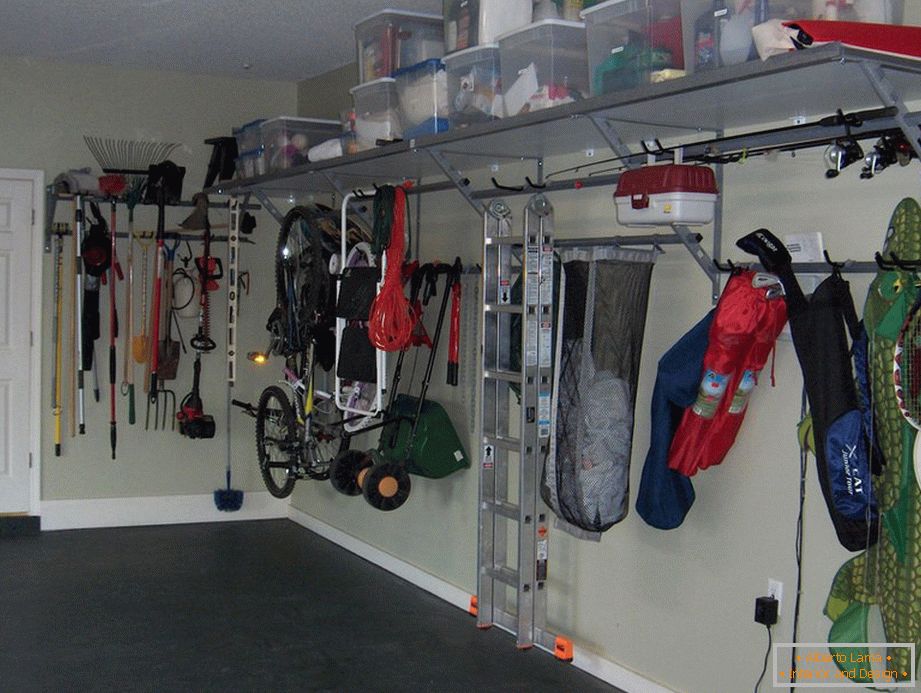 Уредување на просторија за складирање во гаража