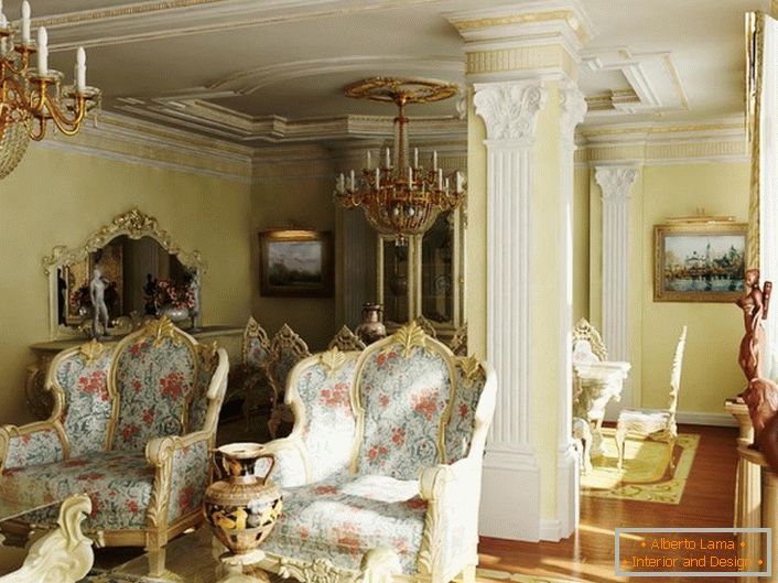 Масивни столици со цветни таписерии во барокна соба за гости. Тавани и колона се декорирани со штуко од гипс картон.