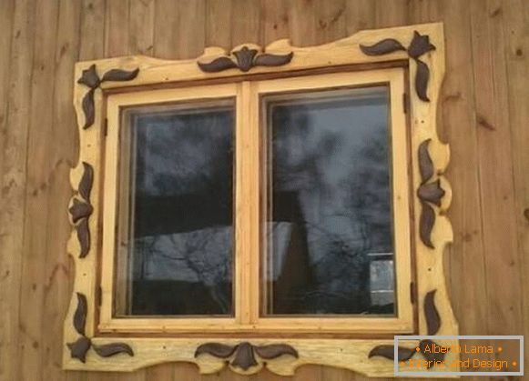 наличники на прозорци во дрвена куќа