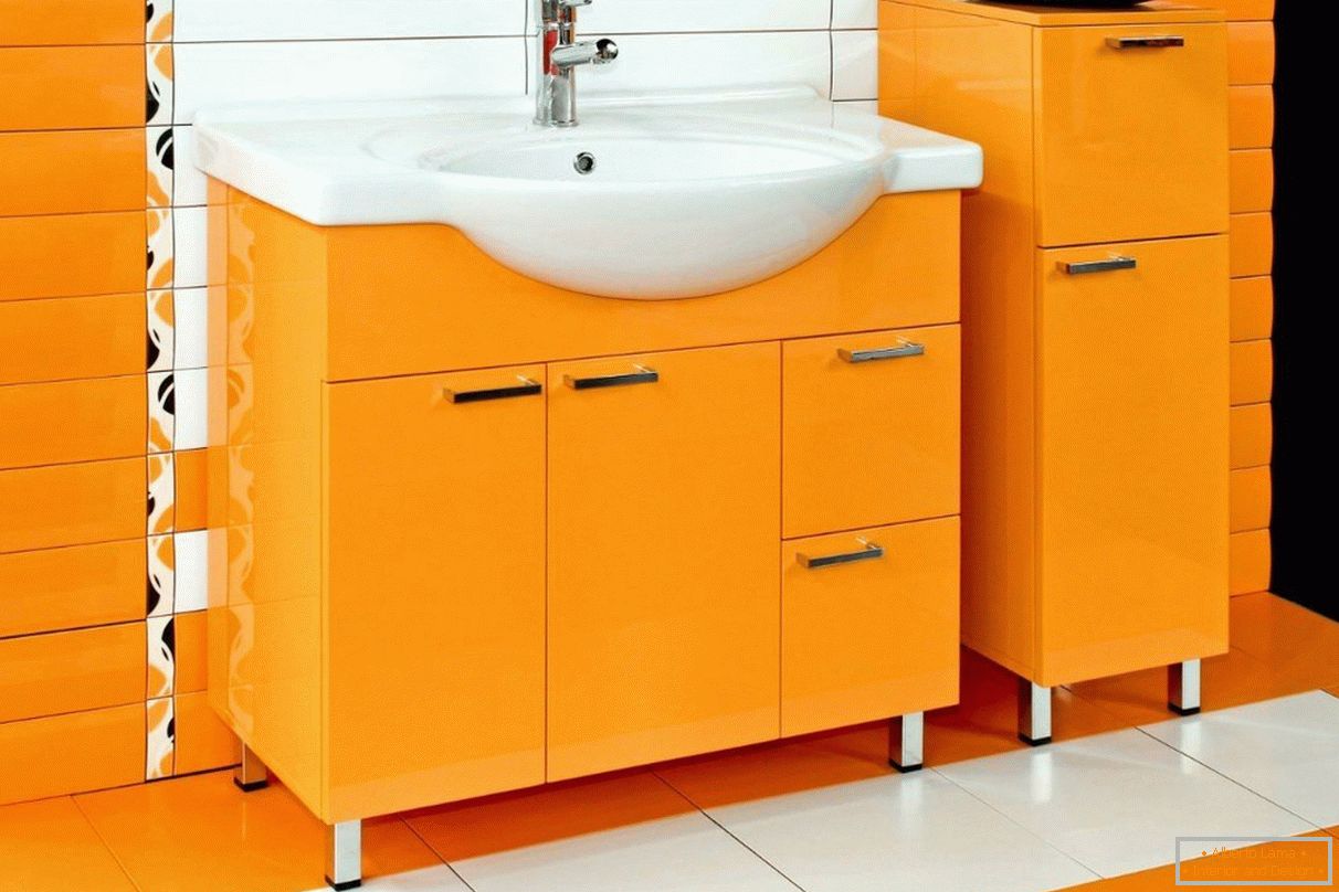 Мебел во боја портокал