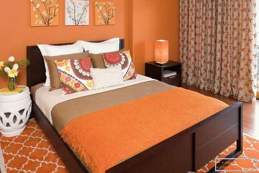 Спална соба во портокал