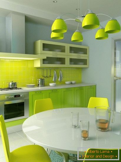Внатрешни работи на мала кујна во светли бои