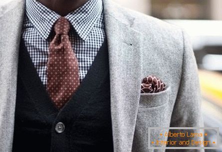 Изборот на вратоврска за сива јакна