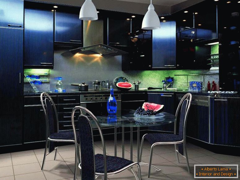Невообичаено во бојата на мебелот, внатрешноста на кујната потсетува на високотехнолошкиот стил. Повеќе светлина. 