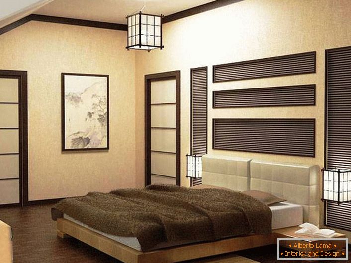 Спалната соба во стилот на јапонскиот минимализам е украсена со беж и кафеави тонови. Внимание е привлечено кон уредите за осветлување. Покривен лустер е направен во еден дизајн со кревет светилки. 