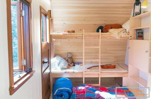 Удобна мини-куќа: слика од Онтарио. Продолжен дел под креветот