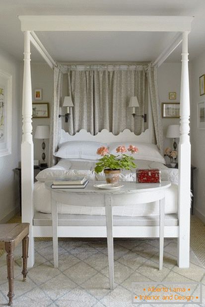 Голем кревет во мала спална соба