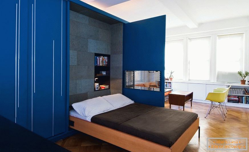 Преклопен кревет во дизајнот на мал стан